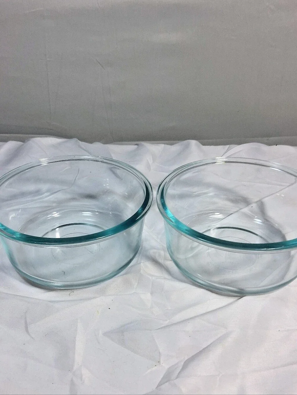 Pair Of Pyrex 4 Cup #7201R Snapware Total Solutions Bowls